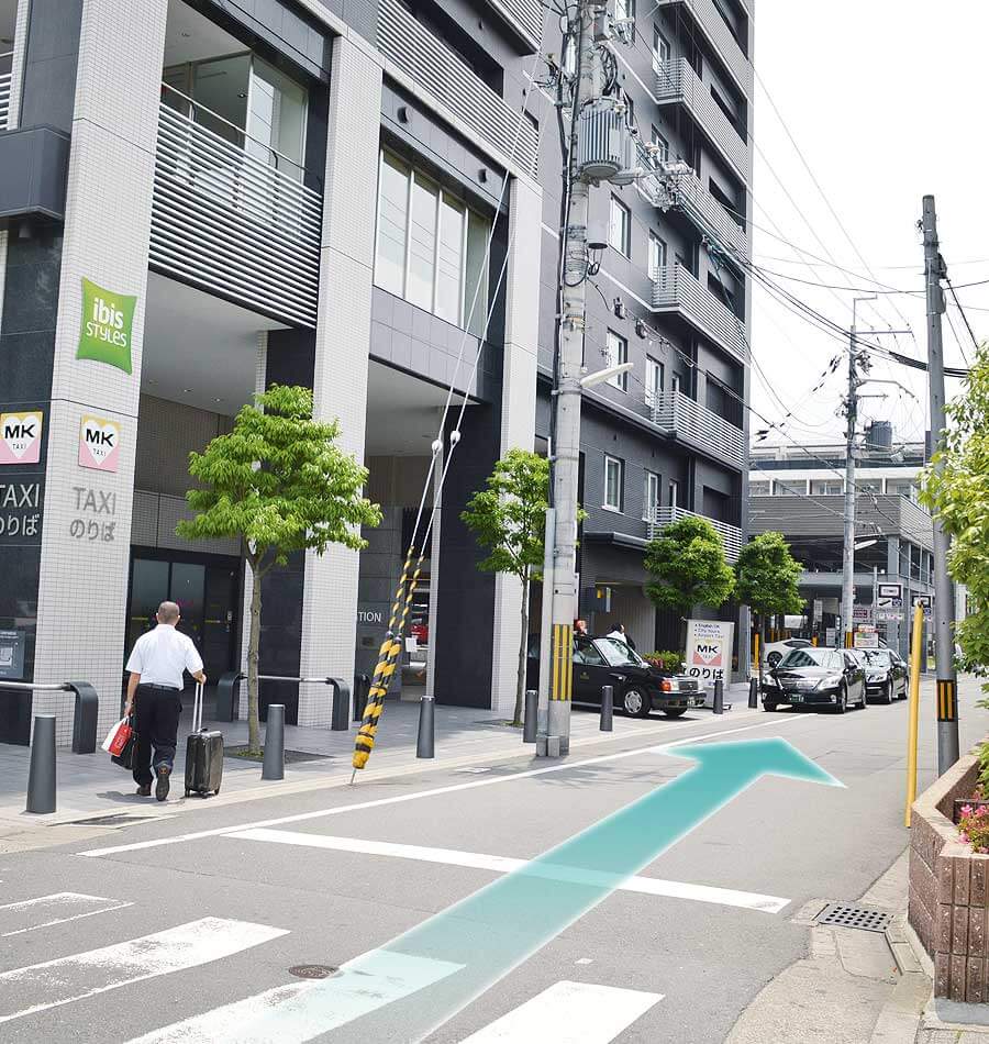 Walk 2 blocks down MUROMACHI Dori street, between KARAOKE JB and MK taxi station.